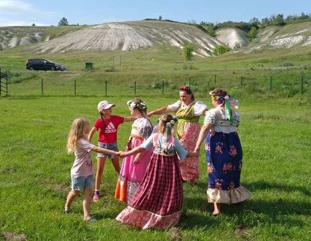 Фольклорный праздник «Завивайся берёзка, завивайся кудрявая».