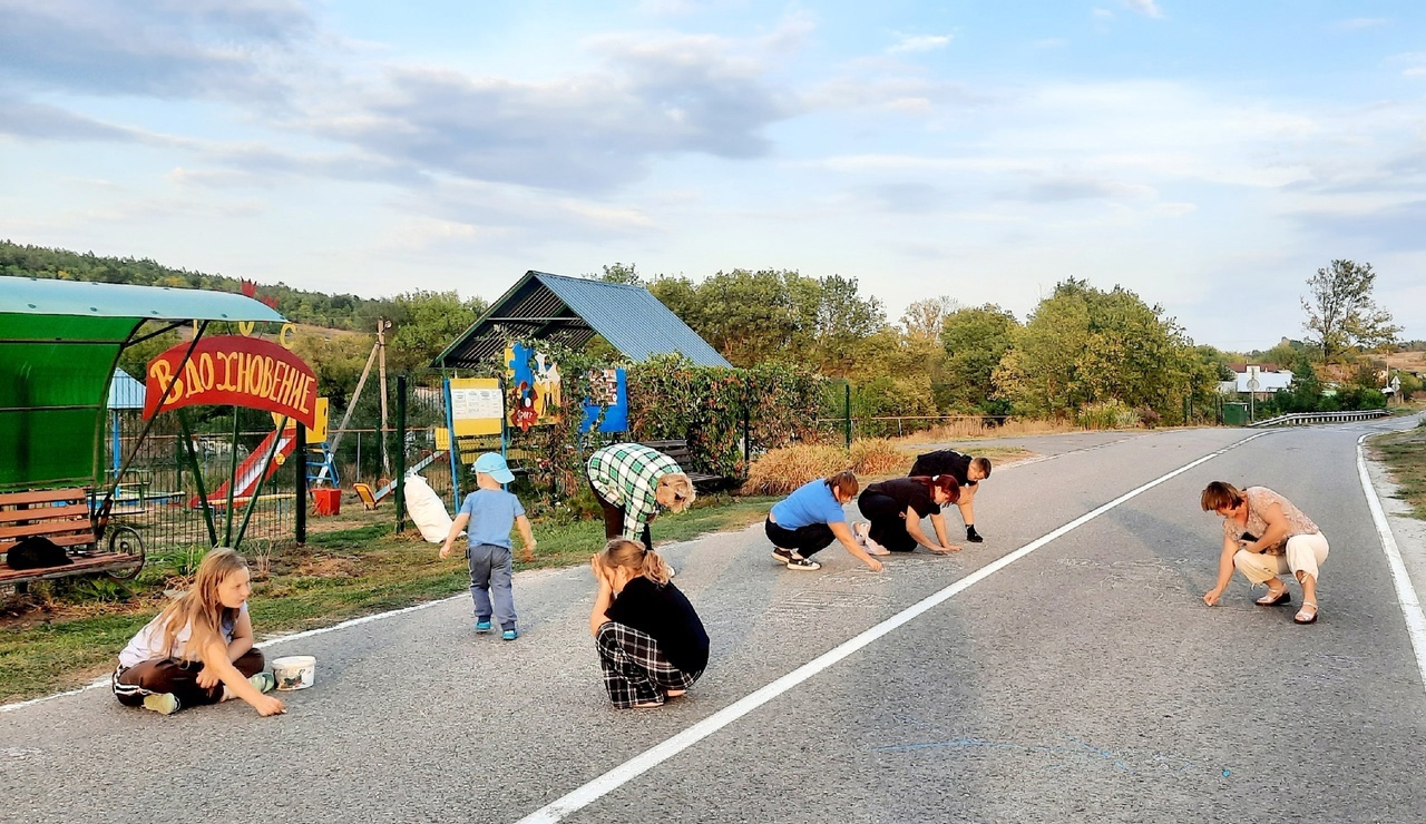 Конкурс рисунков на асфальте «Моя дружная семья».